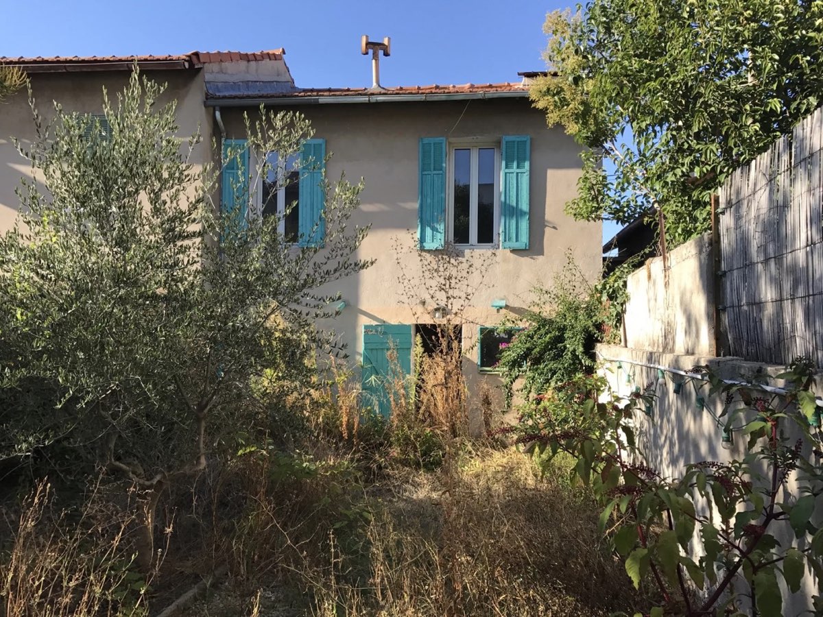 Avant — Façade, terrasse bois et piscine