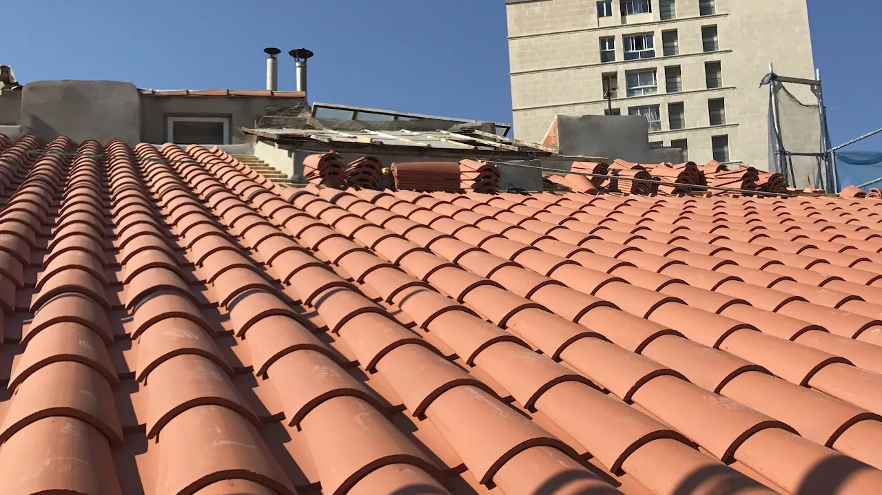 Après — Toiture neuve en tuiles rondes