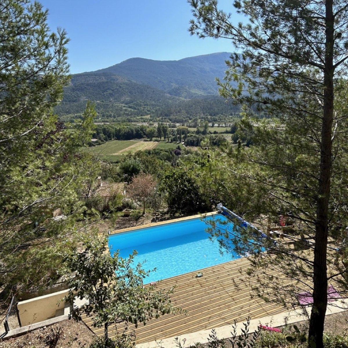Après — Piscine bois avec vue sur la vallée