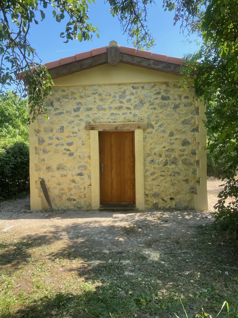 Après — remise en pierre restaurée, façade à la chaux