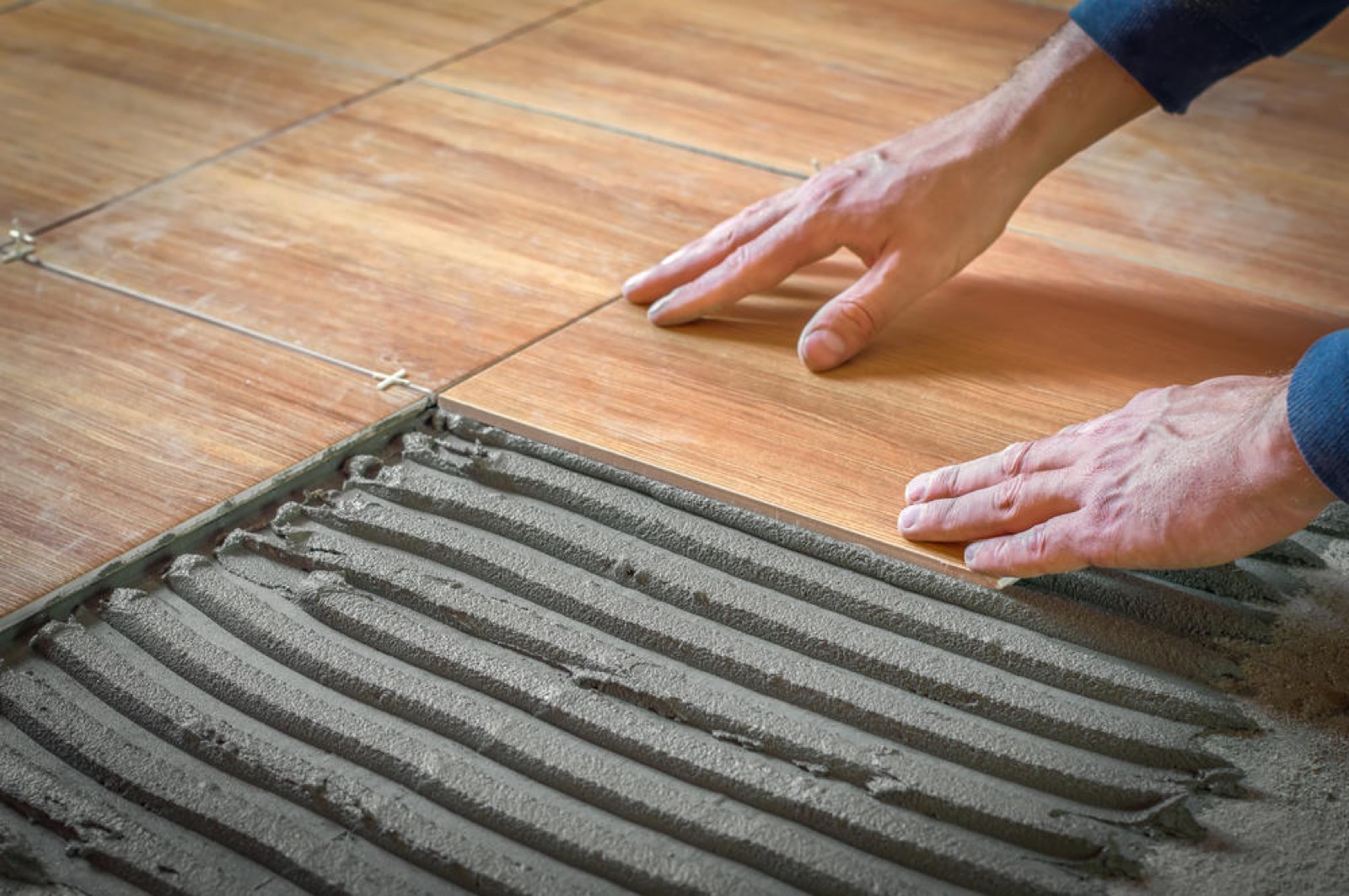Pose de carrelage imitation parquet