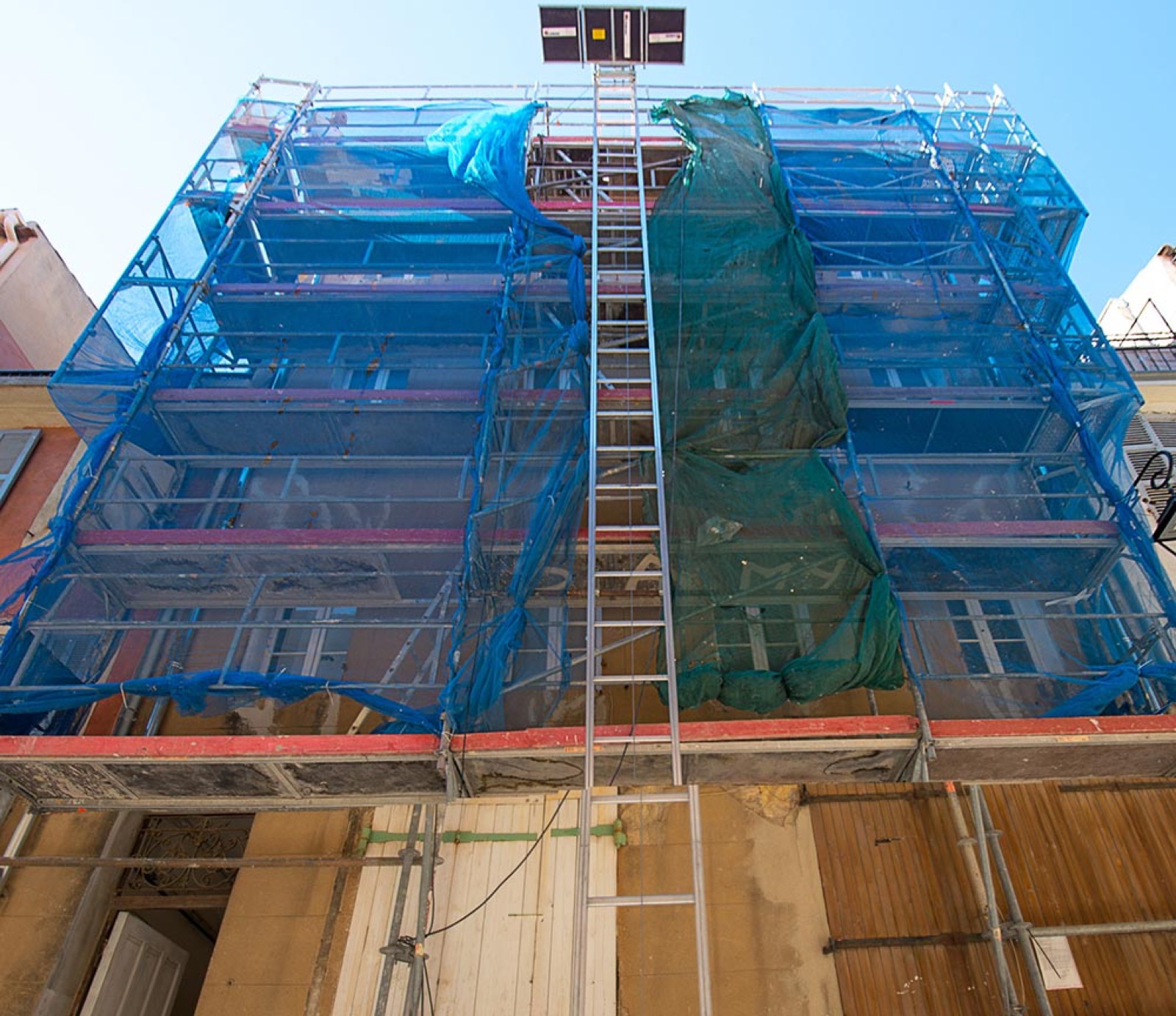 Construction de bâtiment en cours, tous types de structures